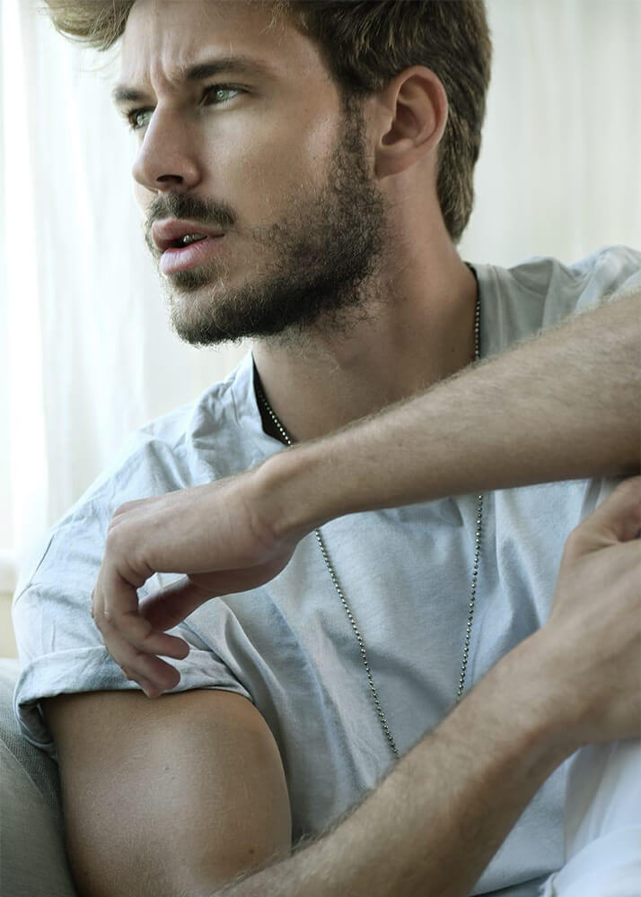 Alejandro C modelo masculino y actor de la Agencia Plugged Models