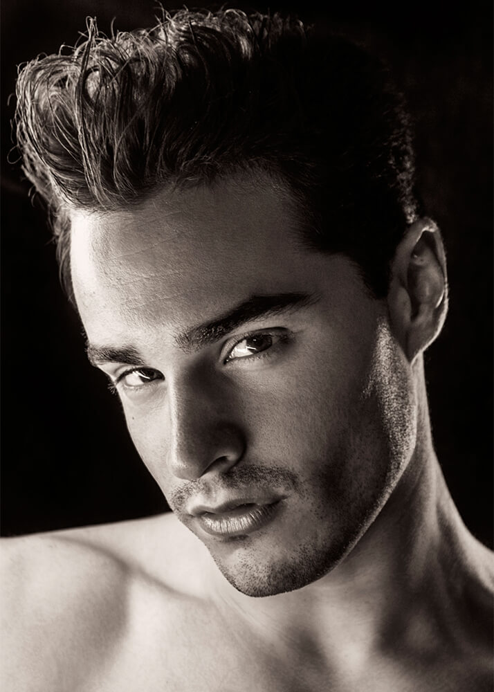 Alejandro Col modelo masculino de la Agencia Plugged Models