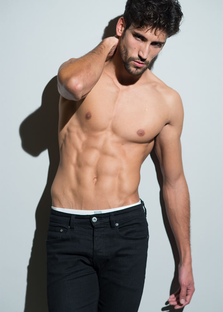 Javier M Actor y Modelo masculino de la Agencia Plugged Models