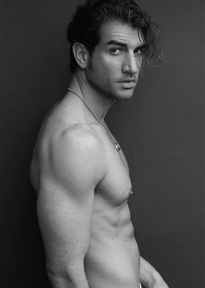 José R actor y modelo masculino de la Agencia Plugged Models