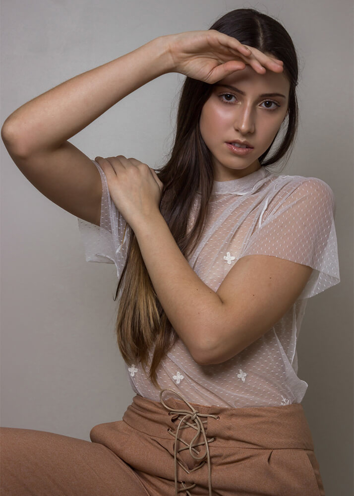 Rita M modelo femenin de la Agencia Plugged Models