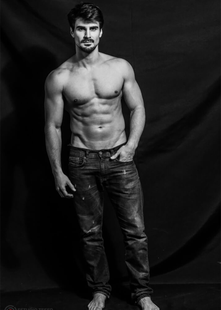 Nacho R modelo masculino de la Agencia Plugged Models
