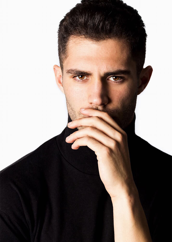 Raúl E modelo masculino de la Agencia Plugged Models