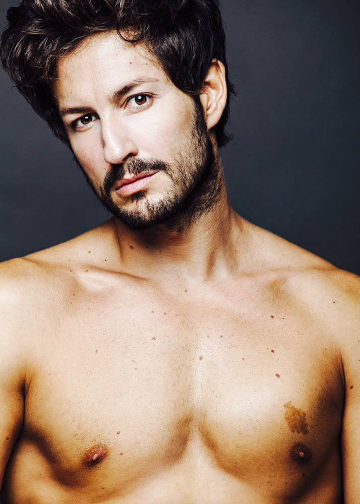Santiago C actor y bailarín de la Agencia Plugged Models